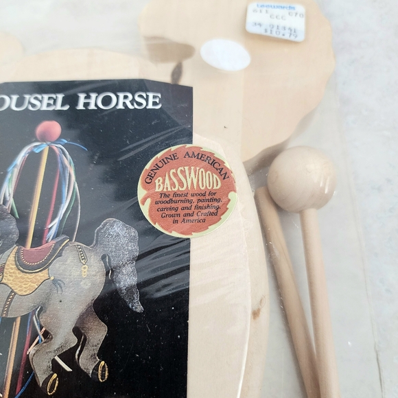 VTG (2) Walnut Hollow Farm Basswood Unfinish Carousel Horse Kits DIY Craft Tole - Picture 3 of 8